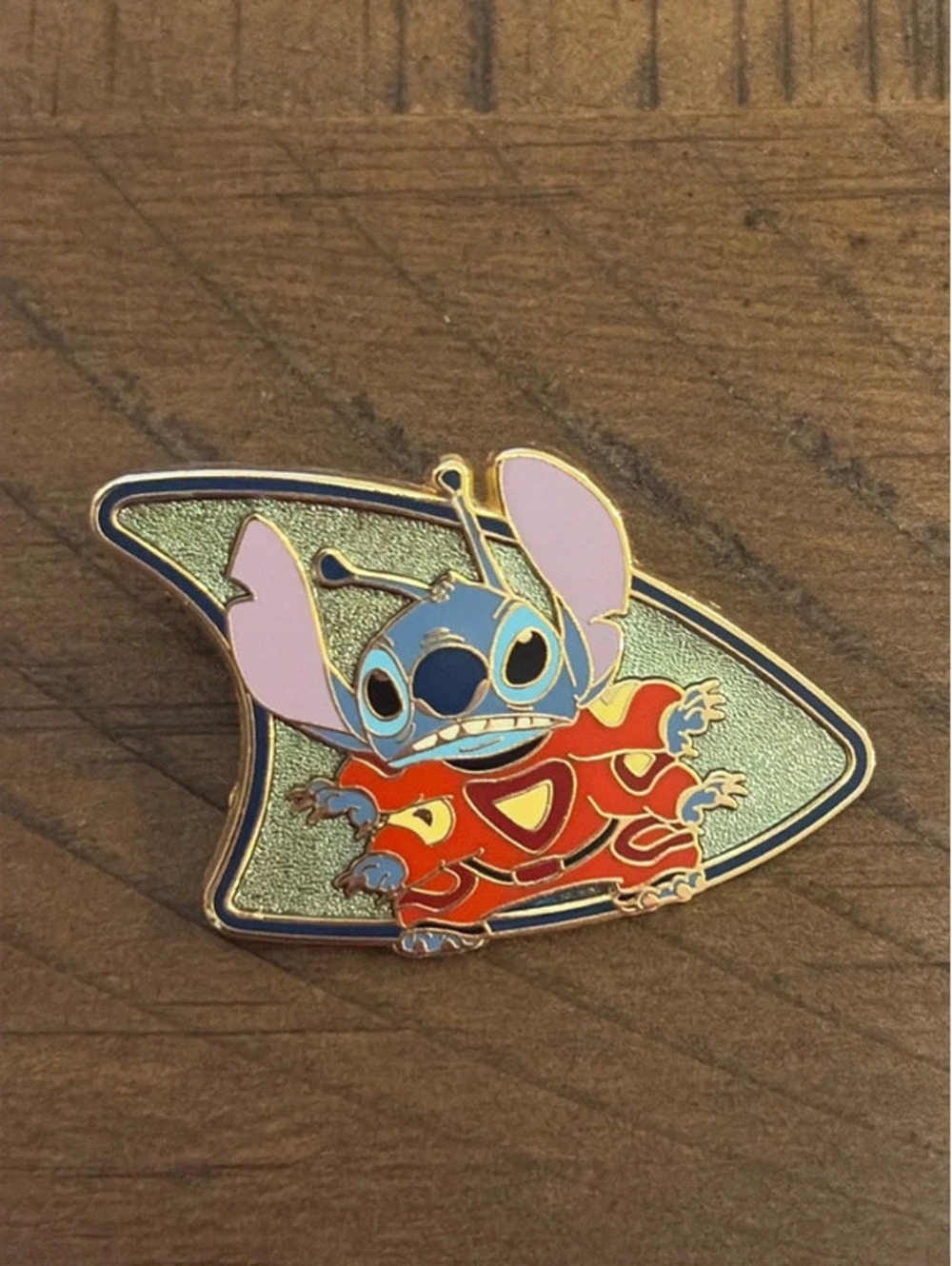 Disney 2005 Stitch Experiment 626 Red Space Suit Deluxe Starter Set Pin